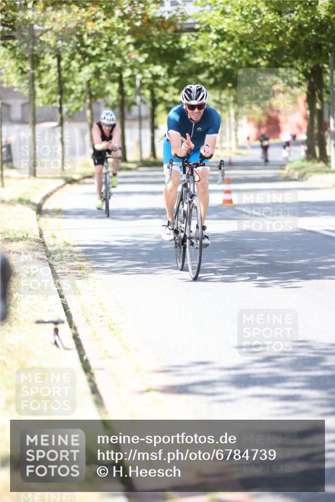 11.08.2024 - GEWOBA Citytriathlon Bremen H.Heesch http://msf.ph/oto/6784739 11.08.2024 13:09:39 Radfahren 298, 468, 471, 537 meine-sportfotos.de