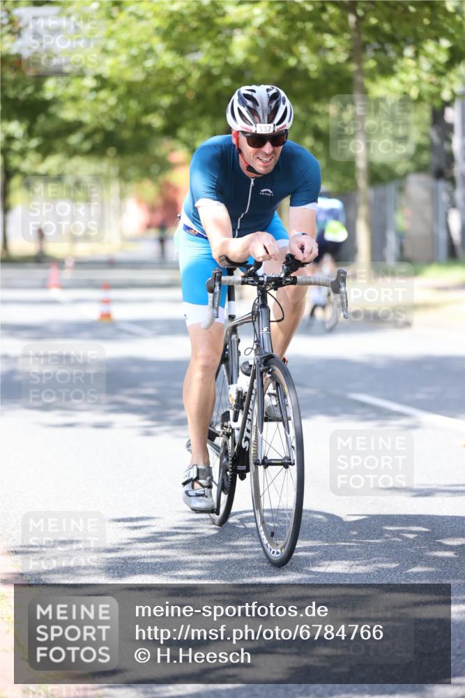 11.08.2024 - GEWOBA Citytriathlon Bremen H.Heesch http://msf.ph/oto/6784766 11.08.2024 13:09:39 Radfahren 298, 468, 471, 537 meine-sportfotos.de