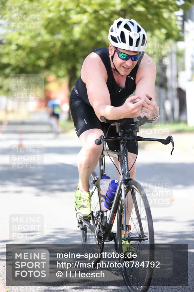 11.08.2024 - GEWOBA Citytriathlon Bremen H.Heesch http://msf.ph/oto/6784792 11.08.2024 13:09:40 Radfahren 288, 298, 468, 471, 537 meine-sportfotos.de