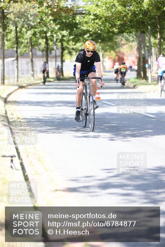 11.08.2024 - GEWOBA Citytriathlon Bremen H.Heesch http://msf.ph/oto/6784877 11.08.2024 13:09:53 Radfahren 264, 288, 336, 471 meine-sportfotos.de