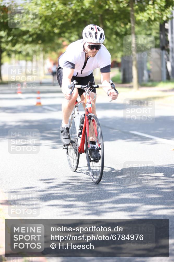 11.08.2024 - GEWOBA Citytriathlon Bremen H.Heesch http://msf.ph/oto/6784976 11.08.2024 13:09:58 Radfahren 264, 288, 336, 471 meine-sportfotos.de