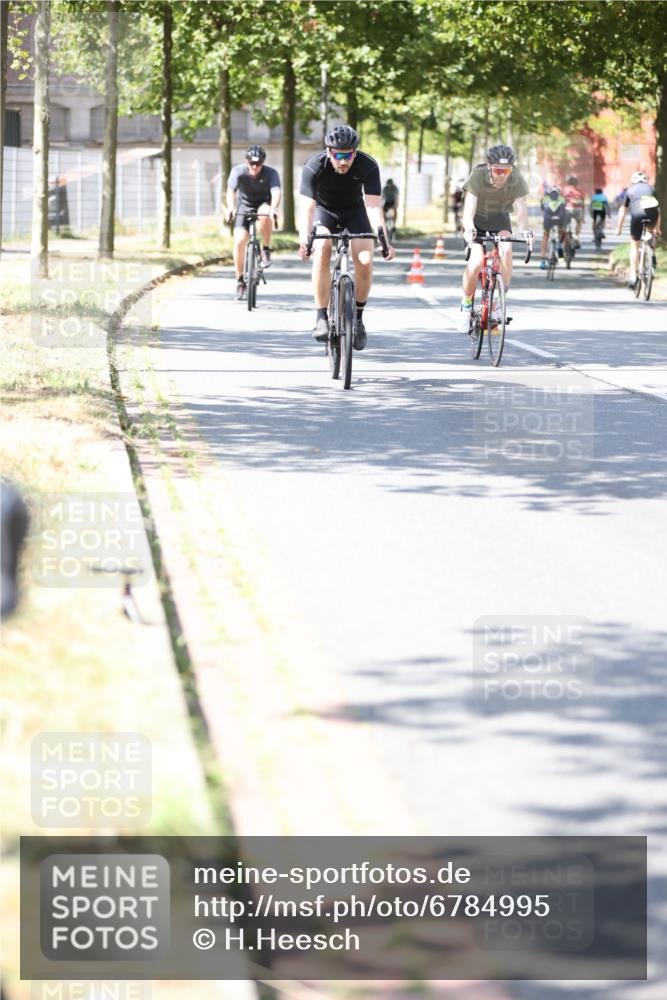 11.08.2024 - GEWOBA Citytriathlon Bremen H.Heesch http://msf.ph/oto/6784995 11.08.2024 13:10:11 Radfahren 280, 285, 287, 300, 336, 338 meine-sportfotos.de