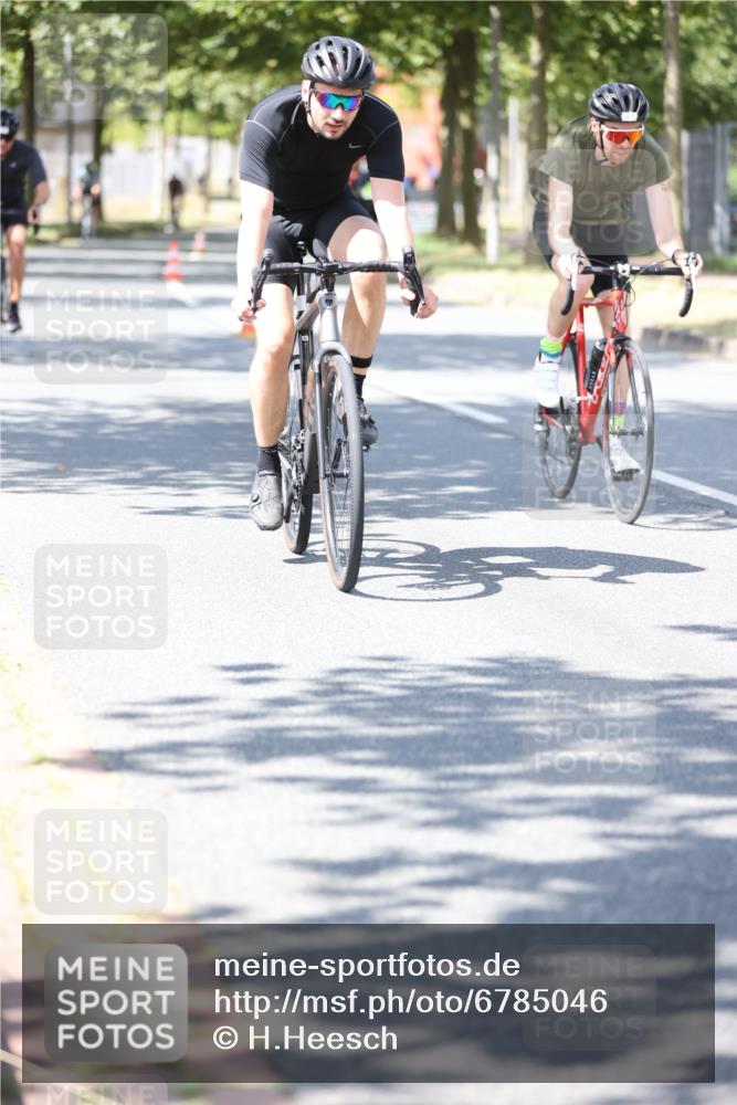 11.08.2024 - GEWOBA Citytriathlon Bremen H.Heesch http://msf.ph/oto/6785046 11.08.2024 13:10:12 Radfahren 280, 285, 287, 300, 336, 338 meine-sportfotos.de