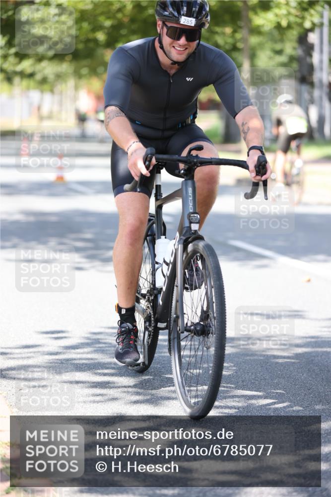 11.08.2024 - GEWOBA Citytriathlon Bremen H.Heesch http://msf.ph/oto/6785077 11.08.2024 13:10:14 Radfahren 280, 285, 287, 300, 338 meine-sportfotos.de