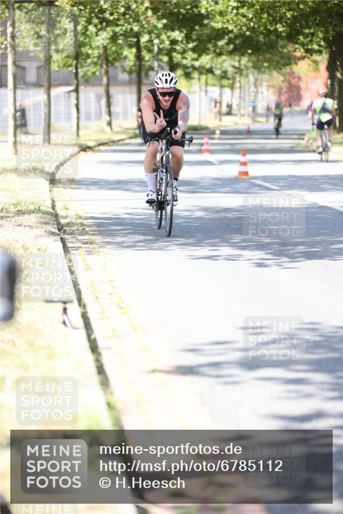 11.08.2024 - GEWOBA Citytriathlon Bremen H.Heesch http://msf.ph/oto/6785112 11.08.2024 13:10:19 Radfahren 215, 222, 280, 285, 287, 300, 338, 1006 meine-sportfotos.de