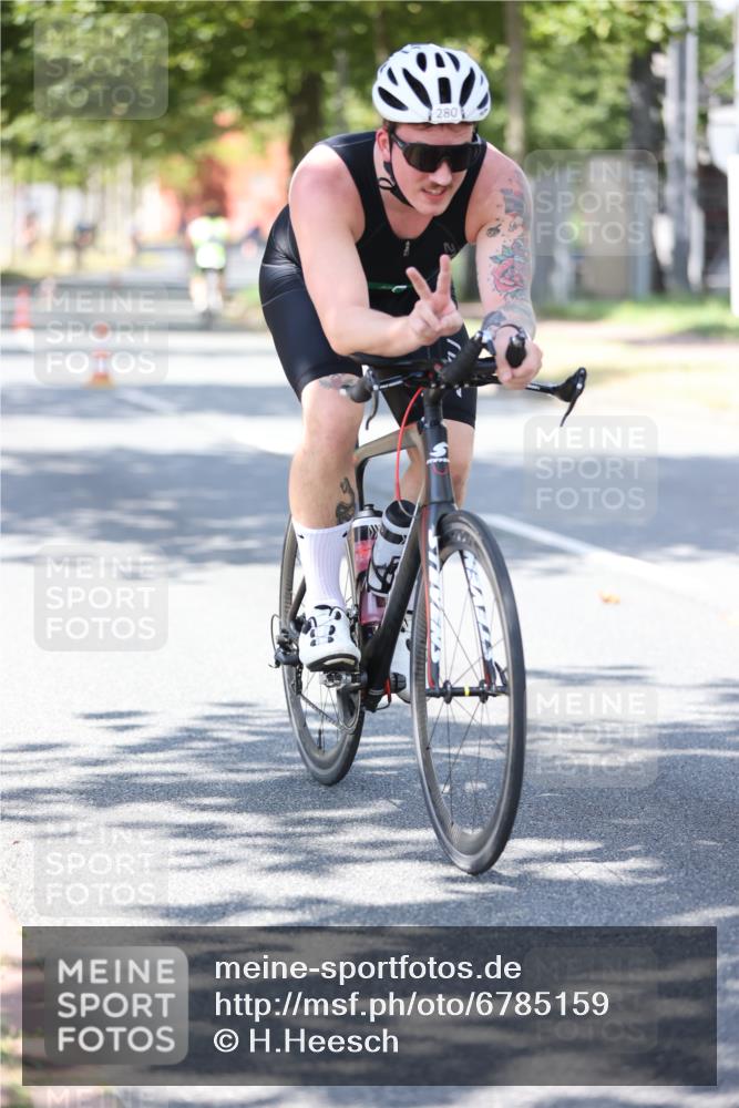 11.08.2024 - GEWOBA Citytriathlon Bremen H.Heesch http://msf.ph/oto/6785159 11.08.2024 13:10:20 Radfahren 215, 222, 280, 285, 287, 300, 338, 1006 meine-sportfotos.de