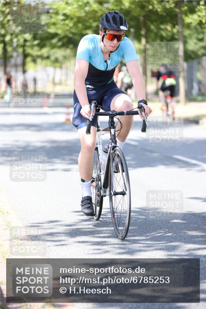 11.08.2024 - GEWOBA Citytriathlon Bremen H.Heesch http://msf.ph/oto/6785253 11.08.2024 13:10:29 Radfahren 205, 206, 215, 222, 245, 259, 265, 280, 338, 339, 460, 1006 meine-sportfotos.de