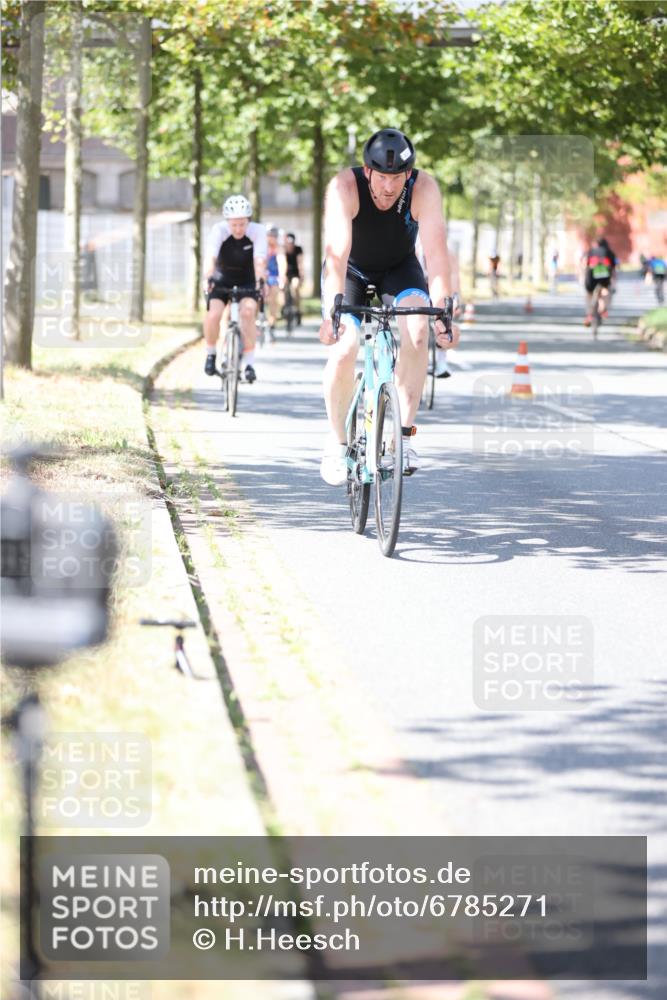 11.08.2024 - GEWOBA Citytriathlon Bremen H.Heesch http://msf.ph/oto/6785271 11.08.2024 13:10:33 Radfahren 205, 206, 215, 222, 245, 259, 265, 277, 338, 339, 460, 1006 meine-sportfotos.de