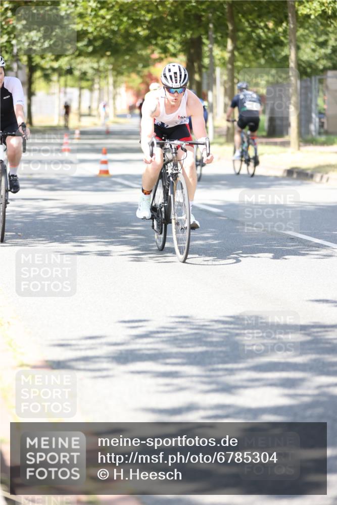 11.08.2024 - GEWOBA Citytriathlon Bremen H.Heesch http://msf.ph/oto/6785304 11.08.2024 13:10:34 Radfahren 205, 206, 215, 222, 245, 259, 265, 277, 338, 339, 460, 1006 meine-sportfotos.de