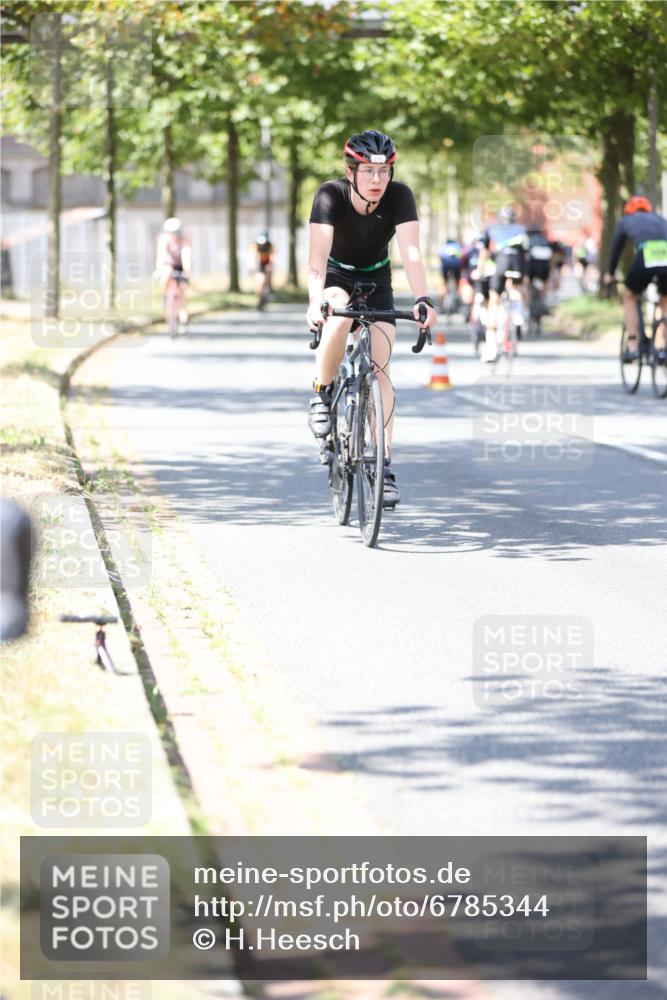 11.08.2024 - GEWOBA Citytriathlon Bremen H.Heesch http://msf.ph/oto/6785344 11.08.2024 13:10:36 Radfahren 205, 206, 215, 222, 245, 259, 265, 277, 338, 339, 399, 460, 1006 meine-sportfotos.de