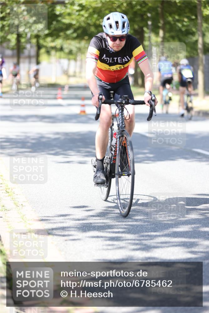 11.08.2024 - GEWOBA Citytriathlon Bremen H.Heesch http://msf.ph/oto/6785462 11.08.2024 13:10:42 Radfahren 205, 206, 222, 245, 259, 265, 277, 326, 339, 399, 460 meine-sportfotos.de