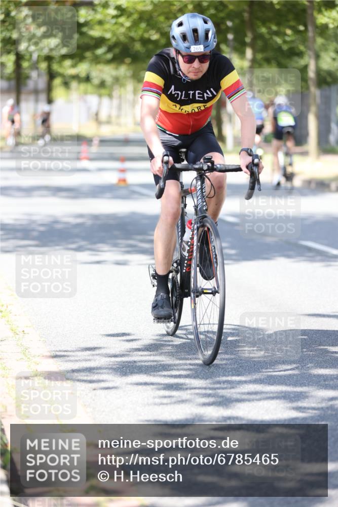 11.08.2024 - GEWOBA Citytriathlon Bremen H.Heesch http://msf.ph/oto/6785465 11.08.2024 13:10:43 Radfahren 205, 206, 222, 245, 259, 265, 277, 326, 339, 399, 460, 492 meine-sportfotos.de