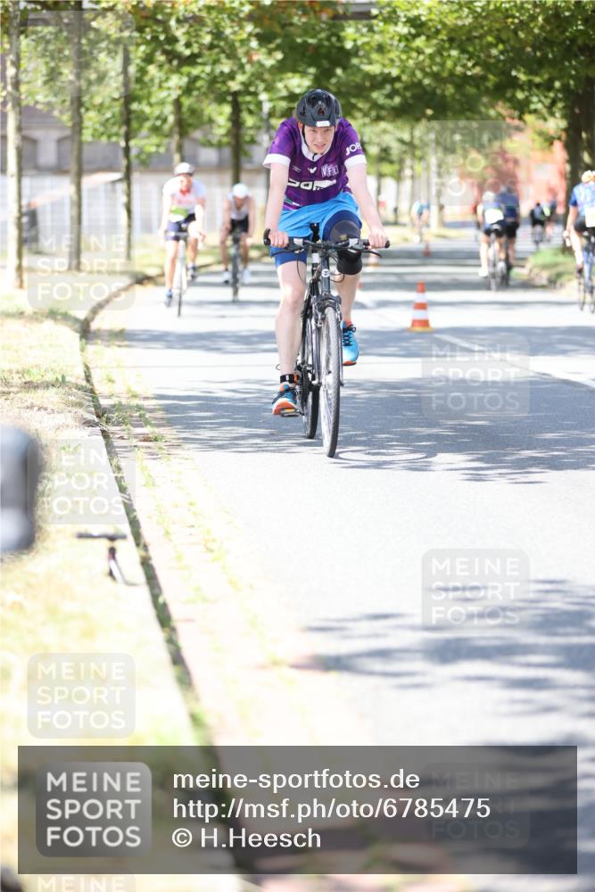 11.08.2024 - GEWOBA Citytriathlon Bremen H.Heesch http://msf.ph/oto/6785475 11.08.2024 13:10:45 Radfahren 205, 206, 245, 259, 265, 277, 293, 326, 339, 399, 460, 492 meine-sportfotos.de