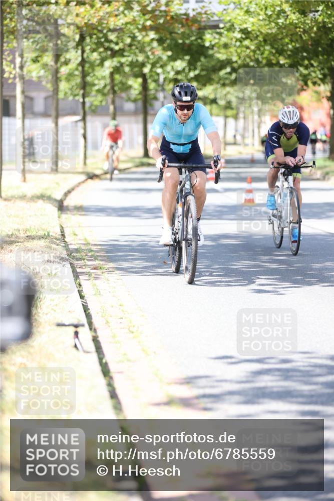 11.08.2024 - GEWOBA Citytriathlon Bremen H.Heesch http://msf.ph/oto/6785559 11.08.2024 13:10:54 Radfahren 234, 245, 277, 293, 321, 326, 399, 492 meine-sportfotos.de