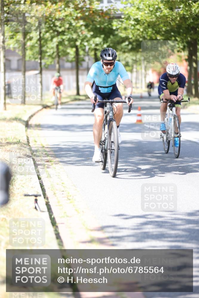 11.08.2024 - GEWOBA Citytriathlon Bremen H.Heesch http://msf.ph/oto/6785564 11.08.2024 13:10:54 Radfahren 234, 245, 277, 293, 321, 326, 399, 492 meine-sportfotos.de
