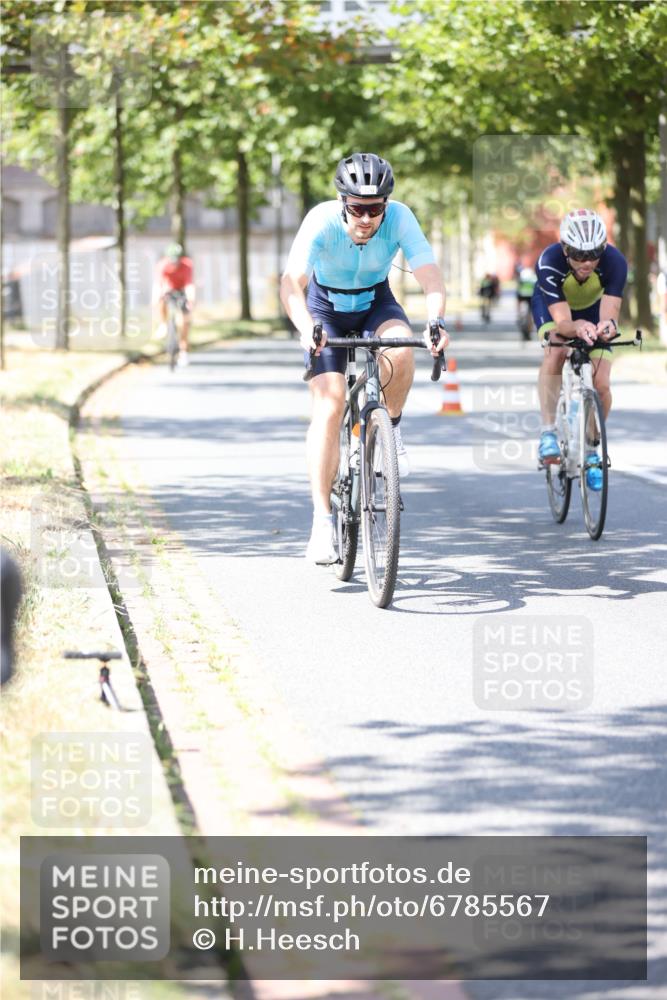11.08.2024 - GEWOBA Citytriathlon Bremen H.Heesch http://msf.ph/oto/6785567 11.08.2024 13:10:55 Radfahren 234, 277, 293, 321, 326, 399, 492 meine-sportfotos.de