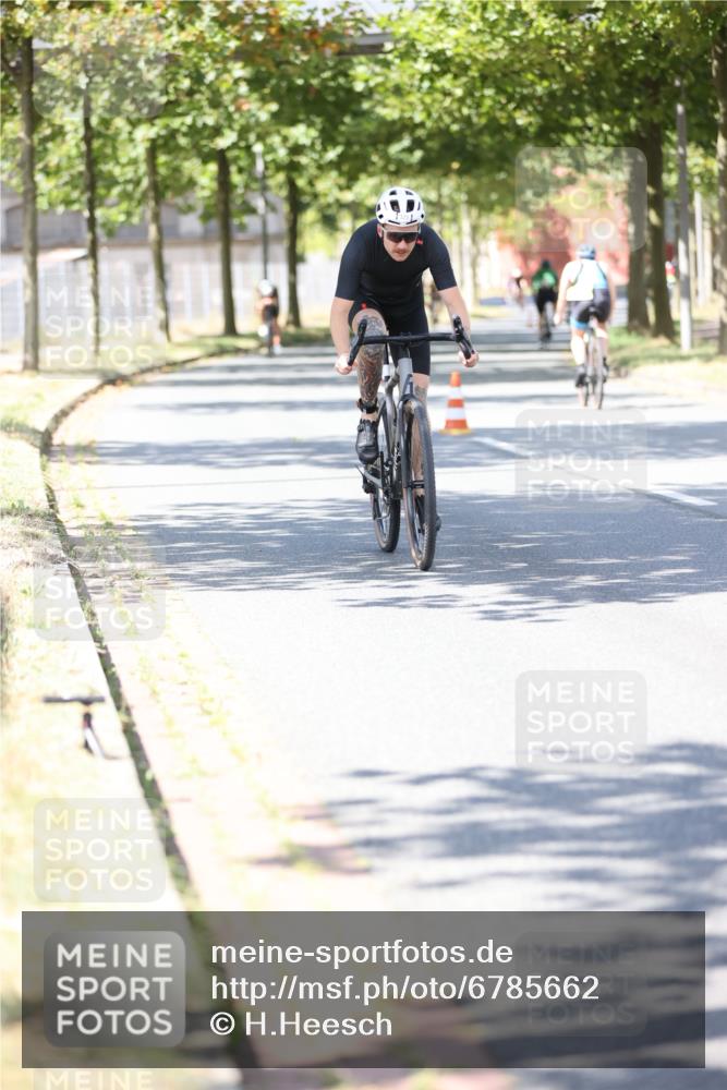 11.08.2024 - GEWOBA Citytriathlon Bremen H.Heesch http://msf.ph/oto/6785662 11.08.2024 13:11:00 Radfahren 234, 293, 321, 326, 399, 492, 534 meine-sportfotos.de