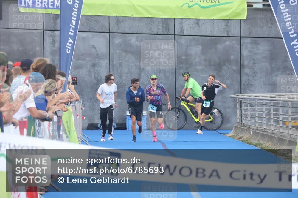 11.08.2024 - GEWOBA Citytriathlon Bremen Lena Gebhardt http://msf.ph/oto/6785693 11.08.2024 11:02:47 Ziel 63, 72 meine-sportfotos.de