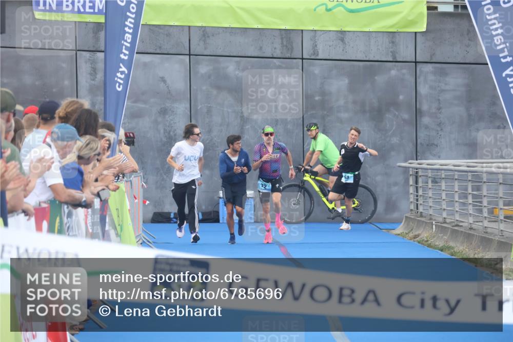 11.08.2024 - GEWOBA Citytriathlon Bremen Lena Gebhardt http://msf.ph/oto/6785696 11.08.2024 11:02:48 Ziel 63, 72 meine-sportfotos.de