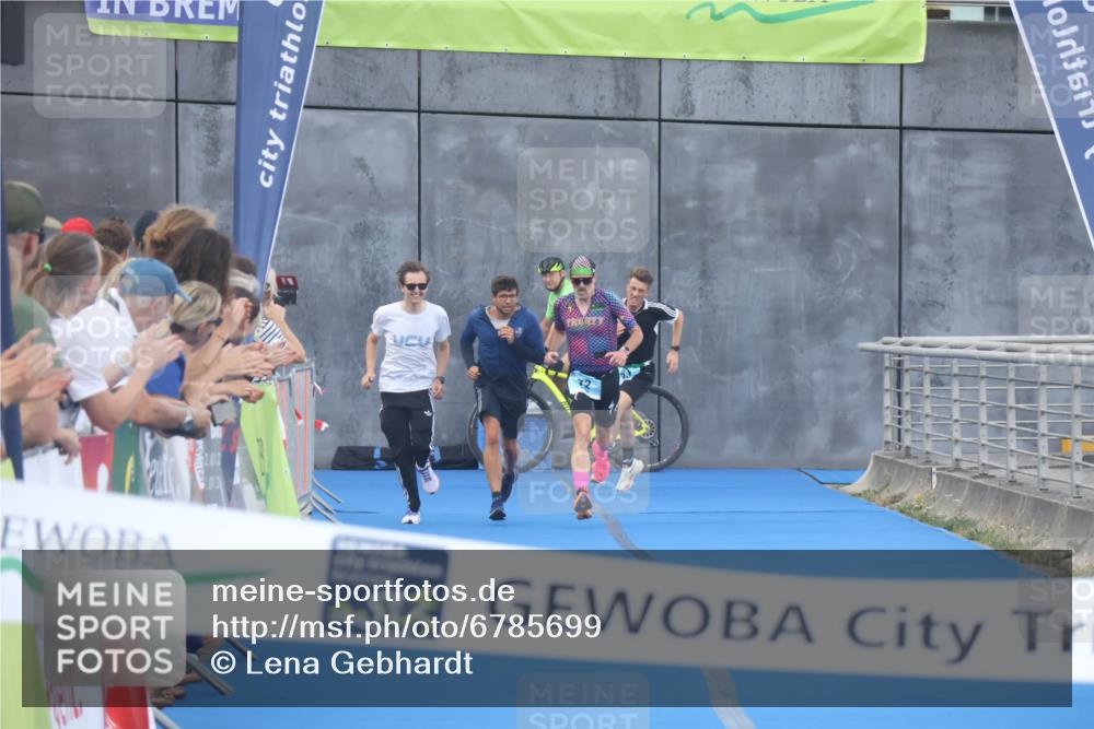 11.08.2024 - GEWOBA Citytriathlon Bremen Lena Gebhardt http://msf.ph/oto/6785699 11.08.2024 11:02:48 Ziel 63, 72 meine-sportfotos.de