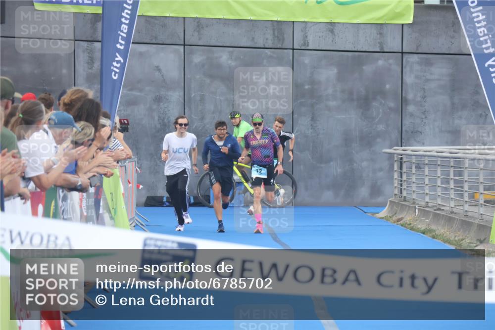 11.08.2024 - GEWOBA Citytriathlon Bremen Lena Gebhardt http://msf.ph/oto/6785702 11.08.2024 11:02:48 Ziel 63, 72 meine-sportfotos.de
