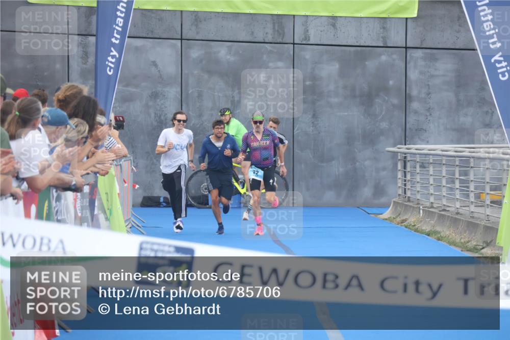 11.08.2024 - GEWOBA Citytriathlon Bremen Lena Gebhardt http://msf.ph/oto/6785706 11.08.2024 11:02:48 Ziel 63, 72 meine-sportfotos.de