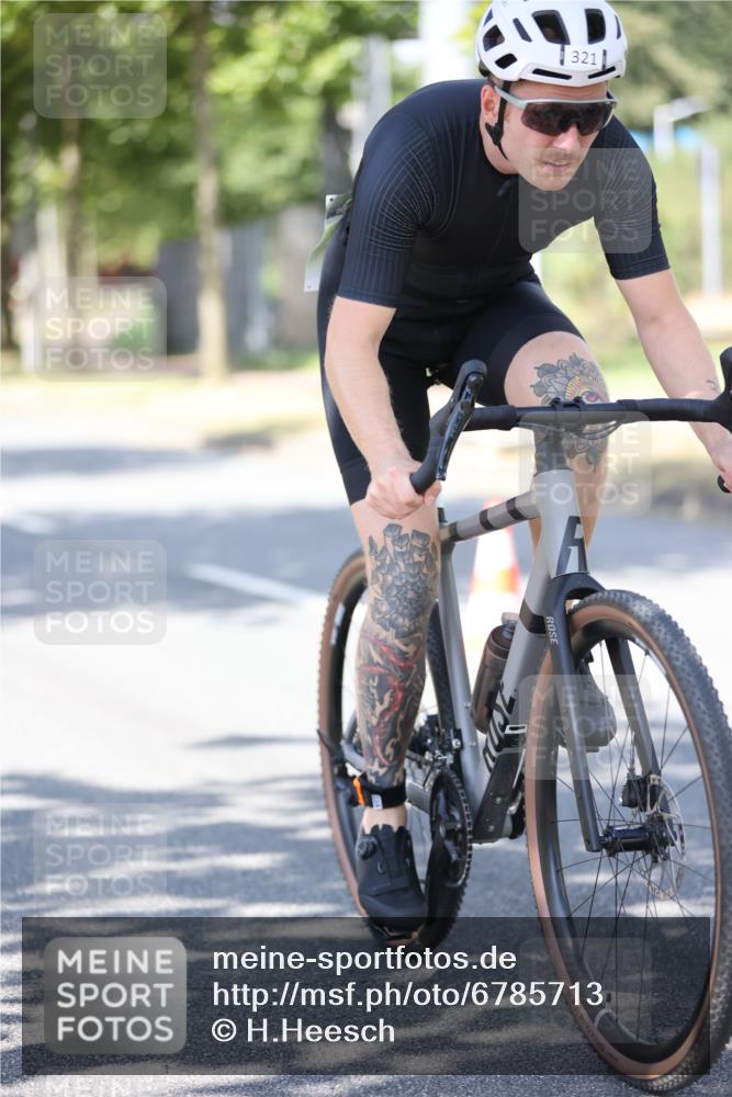 11.08.2024 - GEWOBA Citytriathlon Bremen H.Heesch http://msf.ph/oto/6785713 11.08.2024 13:11:01 Radfahren 234, 293, 321, 326, 399, 459, 492, 534 meine-sportfotos.de