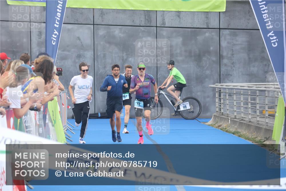11.08.2024 - GEWOBA Citytriathlon Bremen Lena Gebhardt http://msf.ph/oto/6785719 11.08.2024 11:02:49 Ziel 63, 72 meine-sportfotos.de