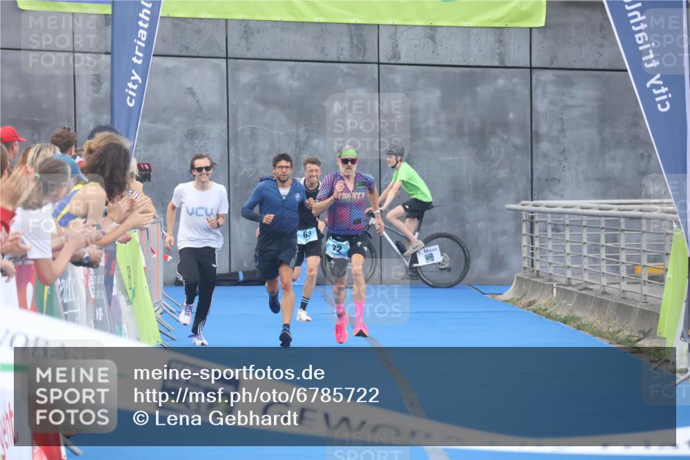 11.08.2024 - GEWOBA Citytriathlon Bremen Lena Gebhardt http://msf.ph/oto/6785722 11.08.2024 11:02:49 Ziel 63, 72 meine-sportfotos.de
