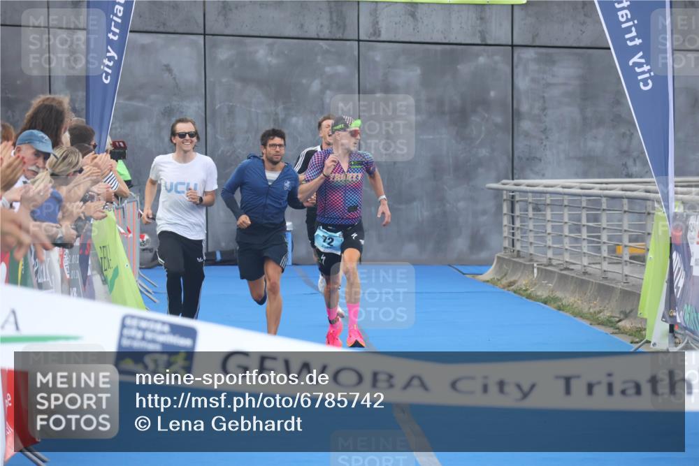 11.08.2024 - GEWOBA Citytriathlon Bremen Lena Gebhardt http://msf.ph/oto/6785742 11.08.2024 11:02:51 Ziel 63, 72 meine-sportfotos.de