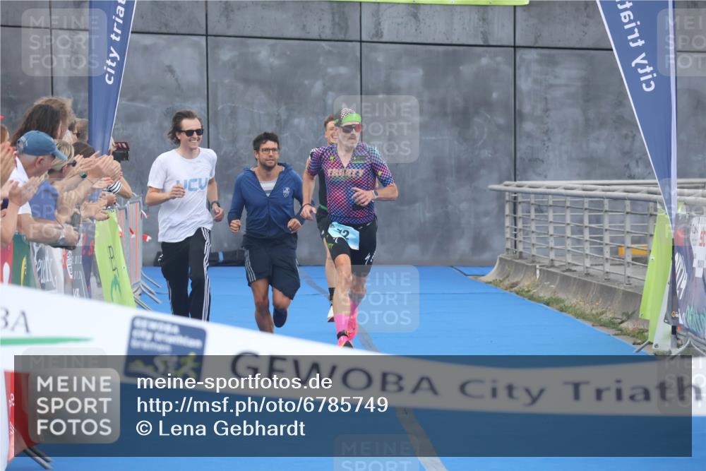 11.08.2024 - GEWOBA Citytriathlon Bremen Lena Gebhardt http://msf.ph/oto/6785749 11.08.2024 11:02:51 Ziel 63, 72 meine-sportfotos.de