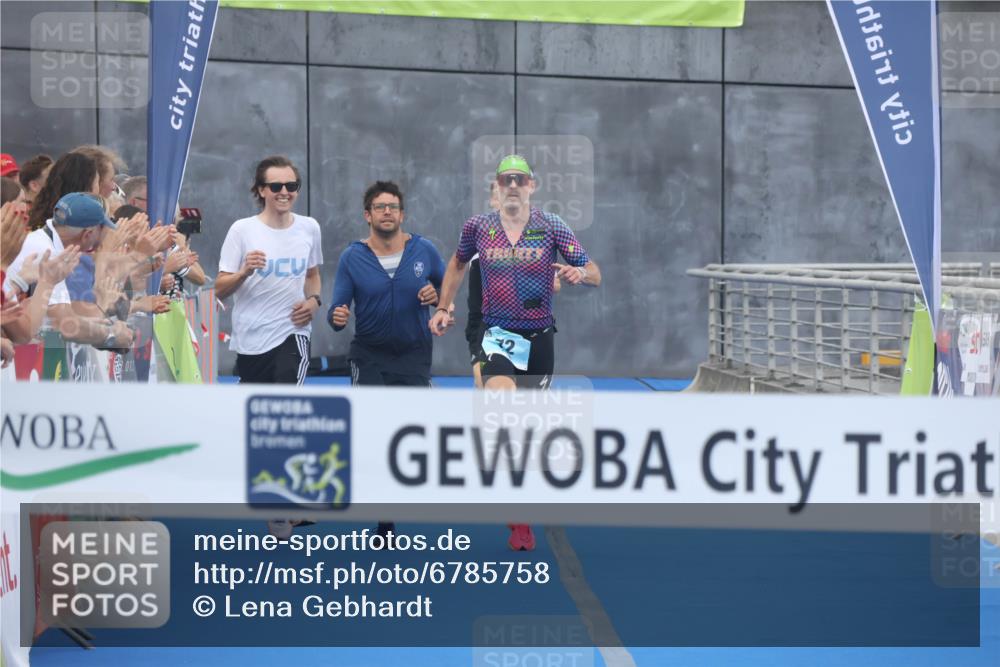 11.08.2024 - GEWOBA Citytriathlon Bremen Lena Gebhardt http://msf.ph/oto/6785758 11.08.2024 11:02:52 Ziel 63, 72 meine-sportfotos.de