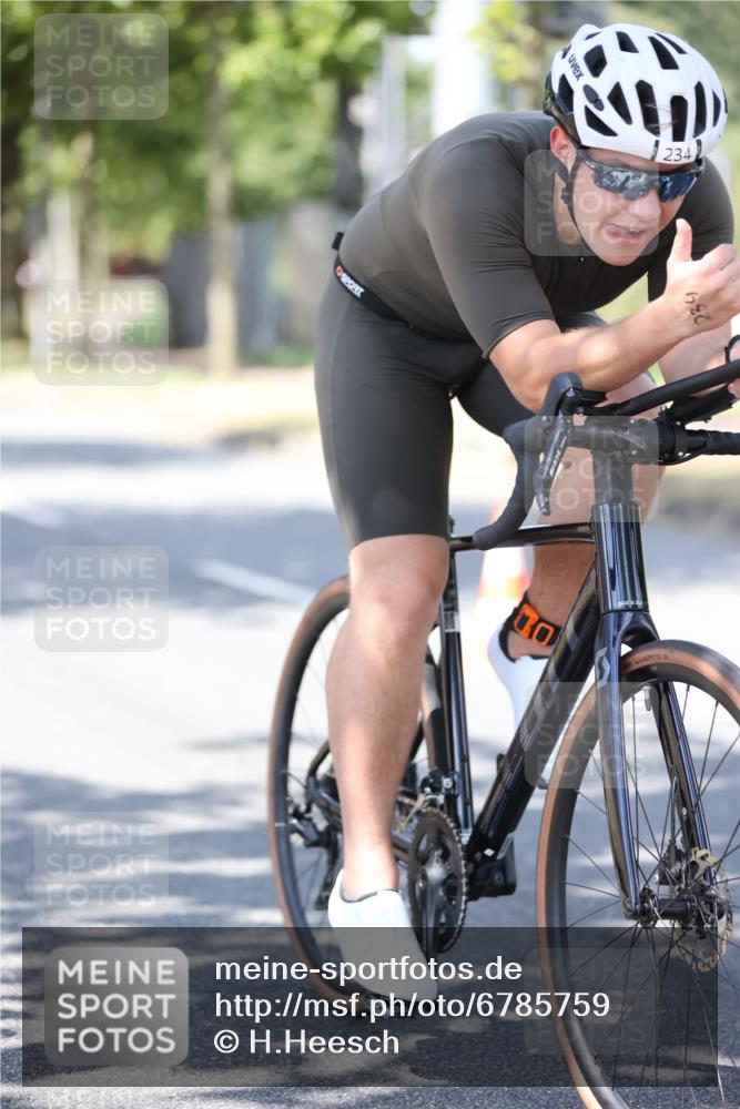 11.08.2024 - GEWOBA Citytriathlon Bremen H.Heesch http://msf.ph/oto/6785759 11.08.2024 13:11:06 Radfahren 223, 233, 234, 293, 321, 326, 428, 459, 492, 534, 538 meine-sportfotos.de