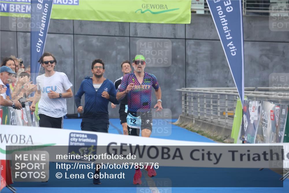11.08.2024 - GEWOBA Citytriathlon Bremen Lena Gebhardt http://msf.ph/oto/6785776 11.08.2024 11:02:52 Ziel 63, 72 meine-sportfotos.de