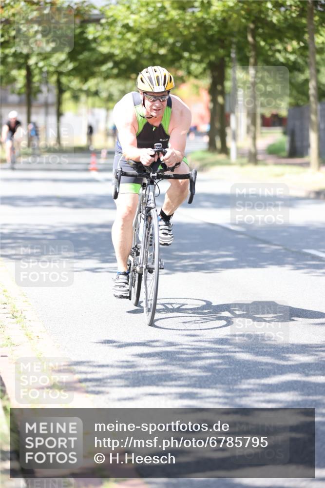 11.08.2024 - GEWOBA Citytriathlon Bremen H.Heesch http://msf.ph/oto/6785795 11.08.2024 13:11:09 Radfahren 223, 233, 234, 278, 293, 315, 321, 426, 428, 459, 534, 538 meine-sportfotos.de