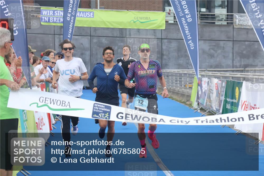 11.08.2024 - GEWOBA Citytriathlon Bremen Lena Gebhardt http://msf.ph/oto/6785805 11.08.2024 11:02:54 Ziel 63, 72 meine-sportfotos.de