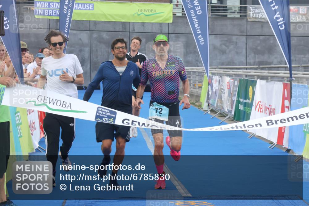 11.08.2024 - GEWOBA Citytriathlon Bremen Lena Gebhardt http://msf.ph/oto/6785830 11.08.2024 11:02:54 Ziel 63, 72 meine-sportfotos.de