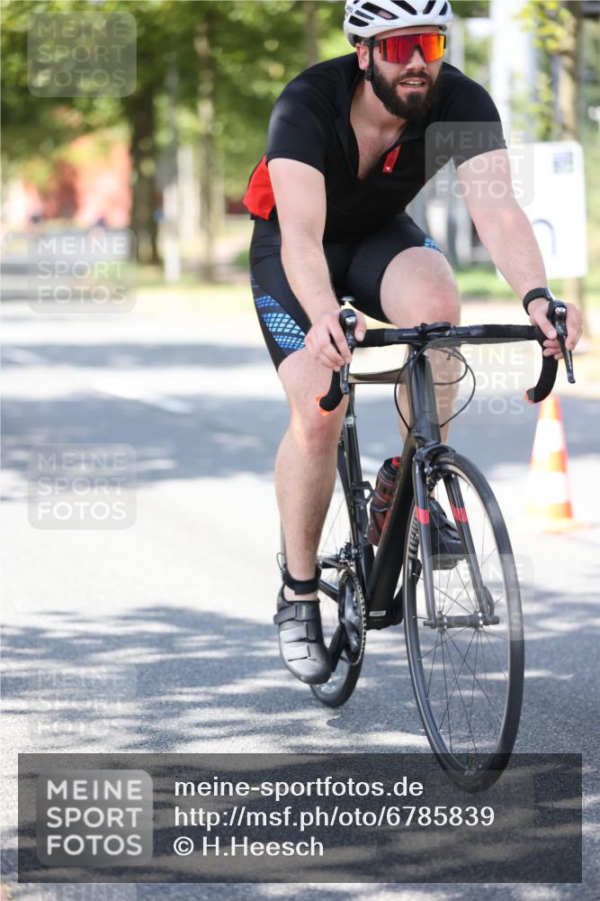 11.08.2024 - GEWOBA Citytriathlon Bremen H.Heesch http://msf.ph/oto/6785839 11.08.2024 13:11:13 Radfahren 212, 217, 223, 233, 234, 278, 308, 315, 426, 428, 459, 534, 538 meine-sportfotos.de