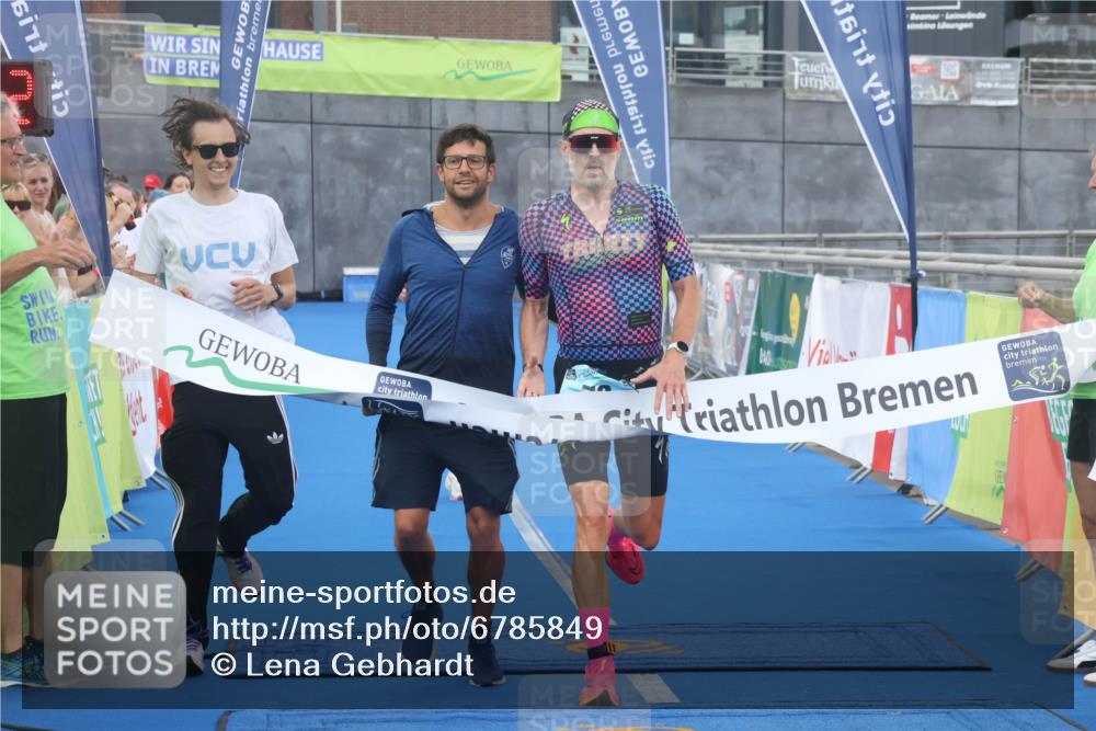 11.08.2024 - GEWOBA Citytriathlon Bremen Lena Gebhardt http://msf.ph/oto/6785849 11.08.2024 11:02:55 Ziel 63, 72 meine-sportfotos.de