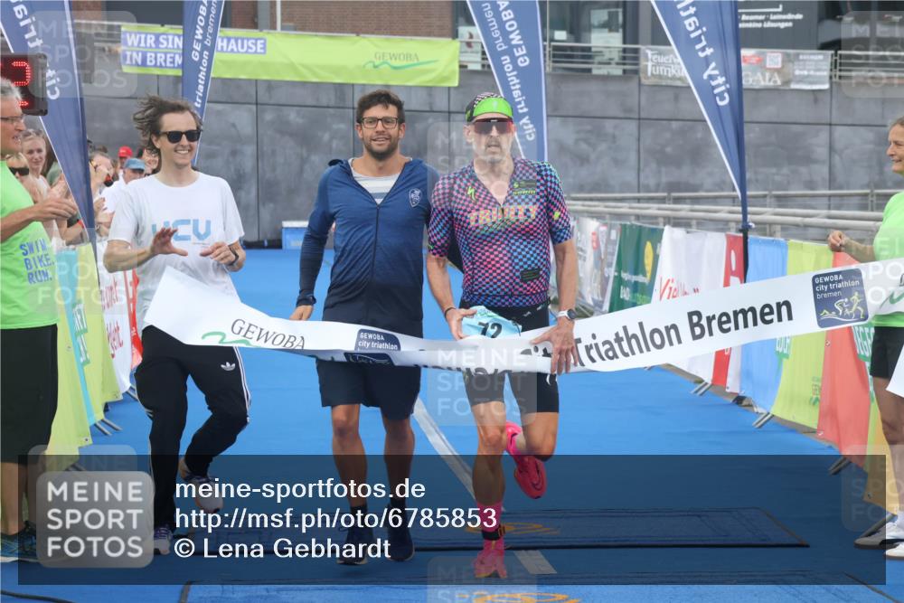 11.08.2024 - GEWOBA Citytriathlon Bremen Lena Gebhardt http://msf.ph/oto/6785853 11.08.2024 11:02:55 Ziel 63, 72 meine-sportfotos.de