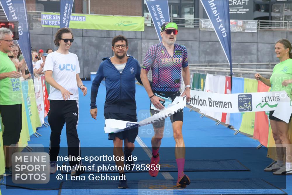 11.08.2024 - GEWOBA Citytriathlon Bremen Lena Gebhardt http://msf.ph/oto/6785859 11.08.2024 11:02:55 Ziel 63, 72 meine-sportfotos.de