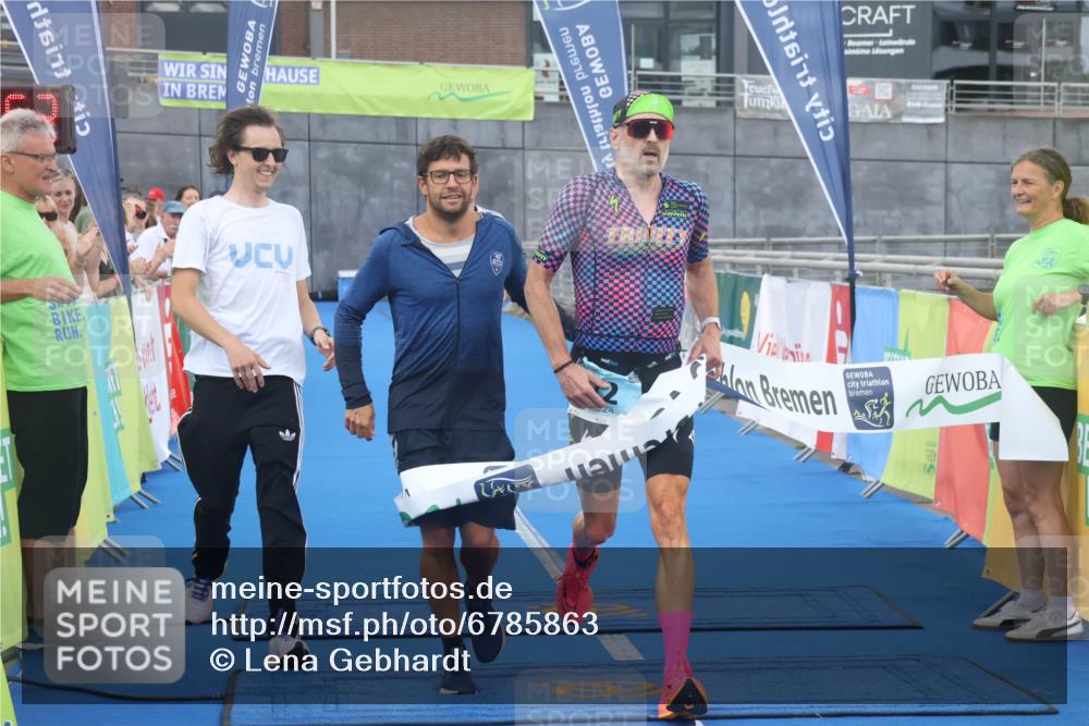 11.08.2024 - GEWOBA Citytriathlon Bremen Lena Gebhardt http://msf.ph/oto/6785863 11.08.2024 11:02:55 Ziel 63, 72 meine-sportfotos.de