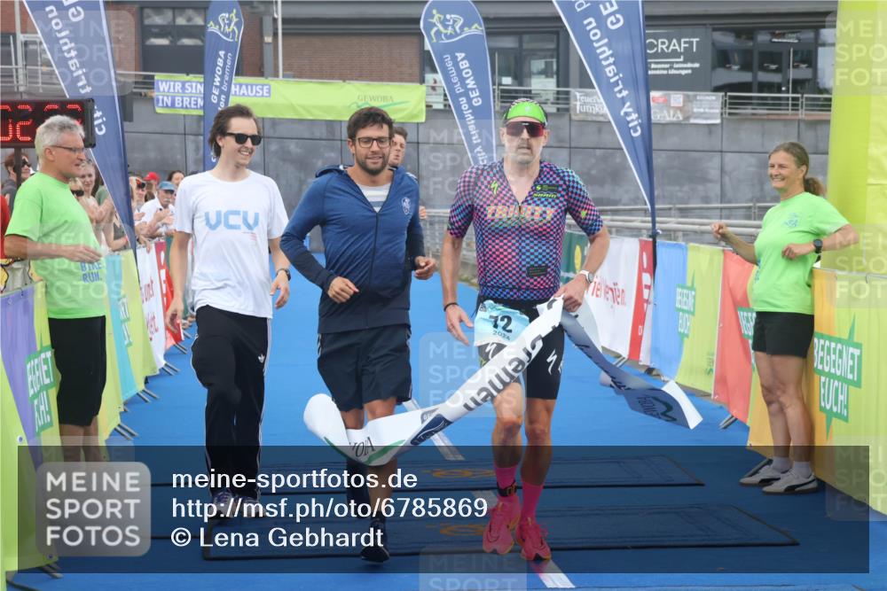 11.08.2024 - GEWOBA Citytriathlon Bremen Lena Gebhardt http://msf.ph/oto/6785869 11.08.2024 11:02:56 Ziel 63, 72 meine-sportfotos.de