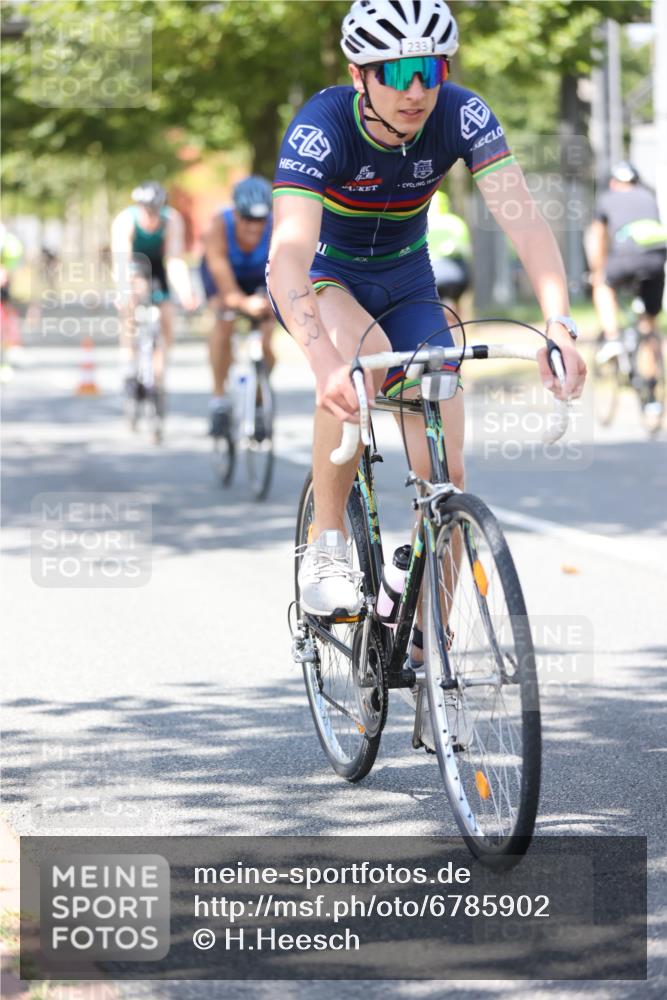 11.08.2024 - GEWOBA Citytriathlon Bremen H.Heesch http://msf.ph/oto/6785902 11.08.2024 13:11:17 Radfahren 212, 217, 223, 233, 234, 278, 308, 315, 426, 428, 459, 474, 534, 538 meine-sportfotos.de