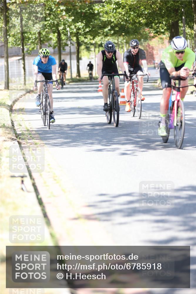 11.08.2024 - GEWOBA Citytriathlon Bremen H.Heesch http://msf.ph/oto/6785918 11.08.2024 13:11:19 Radfahren 212, 217, 223, 233, 278, 308, 315, 324, 426, 428, 459, 474, 518, 534, 538 meine-sportfotos.de