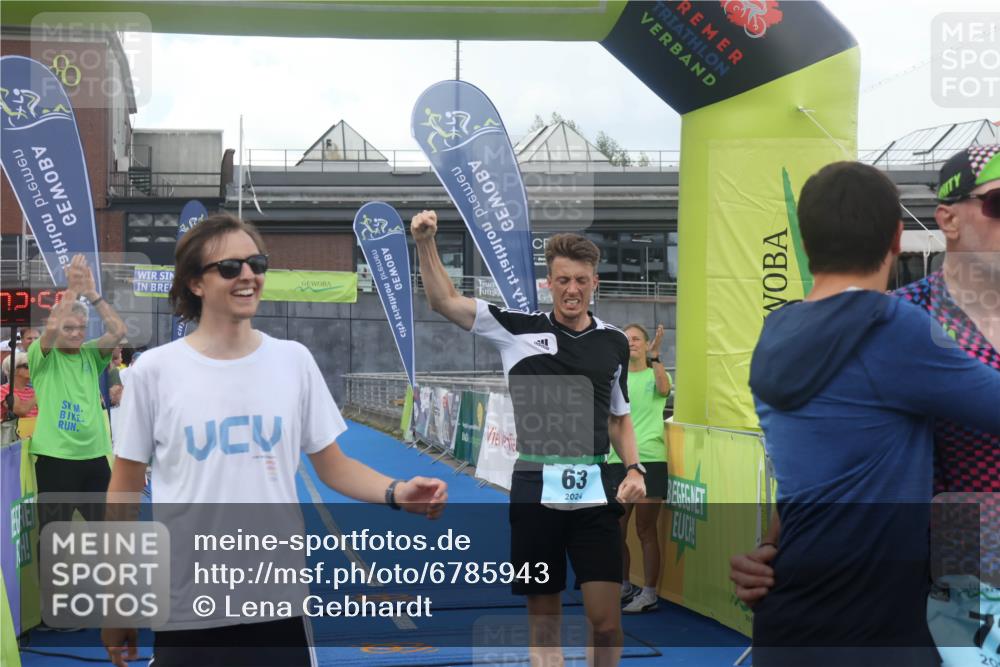 11.08.2024 - GEWOBA Citytriathlon Bremen Lena Gebhardt http://msf.ph/oto/6785943 11.08.2024 11:02:59 Ziel 63, 72 meine-sportfotos.de