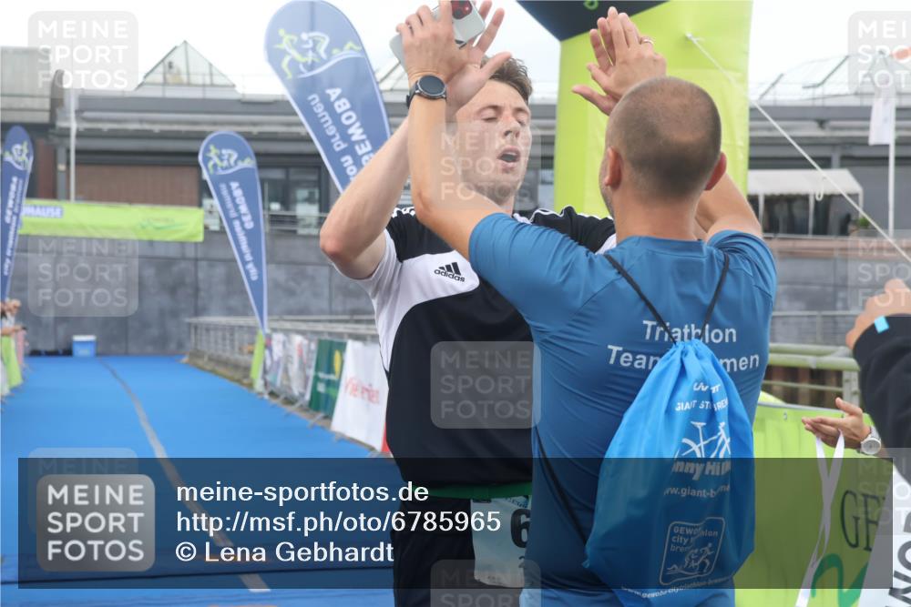 11.08.2024 - GEWOBA Citytriathlon Bremen Lena Gebhardt http://msf.ph/oto/6785965 11.08.2024 11:03:01 Ziel 63, 72 meine-sportfotos.de