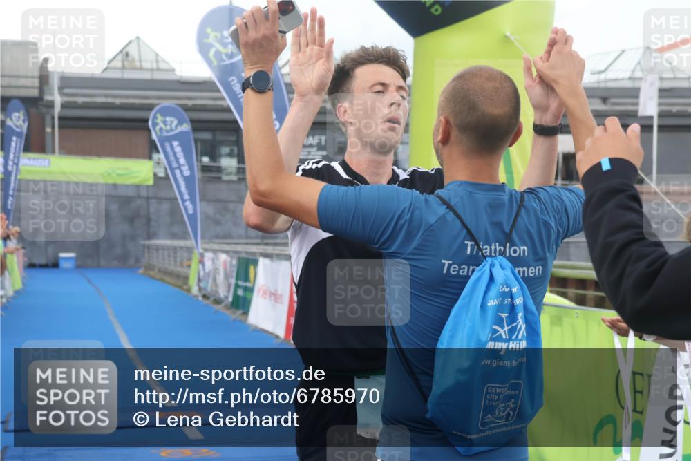 11.08.2024 - GEWOBA Citytriathlon Bremen Lena Gebhardt http://msf.ph/oto/6785970 11.08.2024 11:03:02 Ziel 63, 72 meine-sportfotos.de