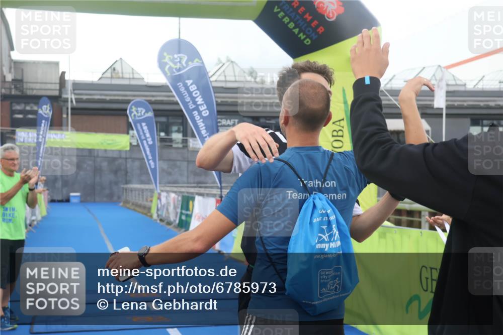 11.08.2024 - GEWOBA Citytriathlon Bremen Lena Gebhardt http://msf.ph/oto/6785973 11.08.2024 11:03:02 Ziel 63, 72 meine-sportfotos.de