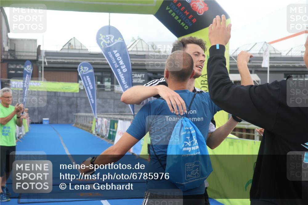 11.08.2024 - GEWOBA Citytriathlon Bremen Lena Gebhardt http://msf.ph/oto/6785976 11.08.2024 11:03:02 Ziel 63, 72 meine-sportfotos.de